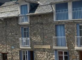 Le Gîte Des Nains, hotel en Quérigut