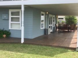 Ellis Street Studio - you can see right out over the river to the ocean，位于奥古斯塔的酒店