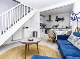 St Ives Holiday Cottage with Parking – Coastal Retreat