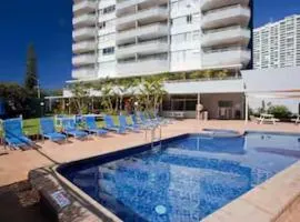 Classic Coastal Beachfront, Surfers Paradise-Pool