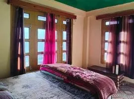 Iris cafe and cozy stay