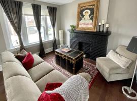 The Chocolate Suite - Walkable and Peaceful home，塔格罗夫的飯店