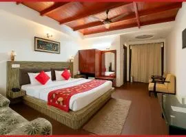 HOTEL THE MOON - Near Mall Road & Naini Lake View - LIFT -Free Parking -Restaurant -Wi-Fi Available- Ambience with Valley- A Top Rated Hotel IN Nainital