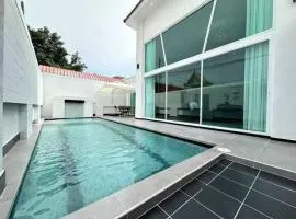 BINSBARRY Villa 4 bedroom 5 bath pool villa near walking street and jomtien beach