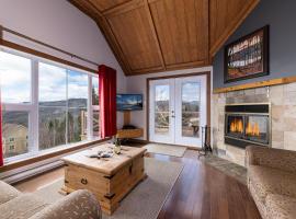 Condo 120H - Nature Retreat with River Views, apartamento en Petite-Rivière-Saint-François