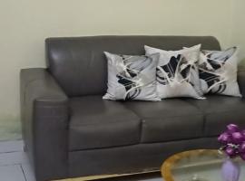 Studio Meubl&eacute; Yassa, cabana o cottage a Douala