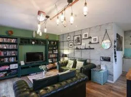 The Oaks - Uk48211