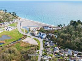 By The Beach- Uk31201, hotel in Downderry