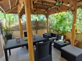 Studette cosy 10m2, Terrasse 18m2, Grande Piscine et Parking privé