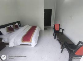 The Royal Queen Hotel, hotel en Phata