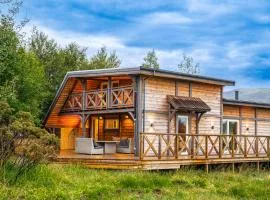 Riverside Cabin - Hot Tub, Fishing and Relaxing Escape