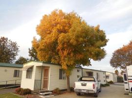 Wodonga Caravan & Cabin Park, resort village in Wodonga