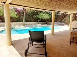 Soleil et Saloum - Chambre climatisée avec piscine