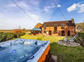 King Beds Hot Tub Games Room BBQ