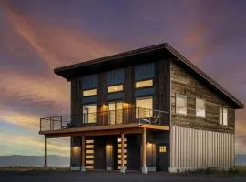 Basecamp Stays: Teton Views Huge Deck Stargazing