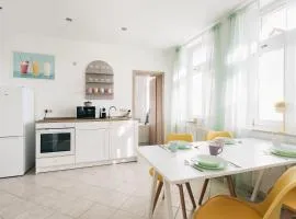 Creekside Colors - Playful Apartment