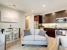 2BR Luxury Apartment With Rooftop Deck & Pool