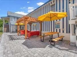 2 bedroom Condo Steps from Beach Pet Friendly