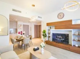 Zenith 1BR Retreat with Pool Access - Short Stroll to Yas Mall & Thrill Parks