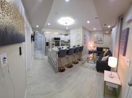 This luxury basement is the perfect getaway, hótel í Dacula