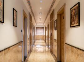 Hotel Atlantiis Suites Near Kashi Vishwanath temple, hotel in Varanasi