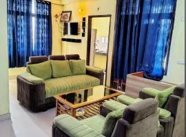 Luxury Retreat 3 BHK Flat For Family and Group Homestay, Prime Location Near Kashi Vishwanath Temple