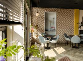 Boutique Hotel Charley's, hotel ob plaži v mestu Westkapelle