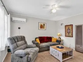Claire Cottage - Cozy House in Nice Neighborhood