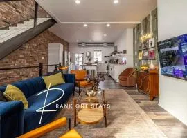 Modern Retreat With Dedicated Parking 2 King Beds Arcade BBQ