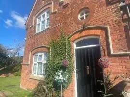 4 Bedroom School House