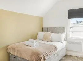 5 Ensuite Bed Apartment in Prime Location