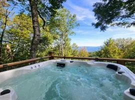 Modern Chalet Hot Tub Game Loft 1 Mi to Skiing