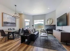 2 Bedroom 2 BATH Condo with Pool, Sauna, Views & MORE