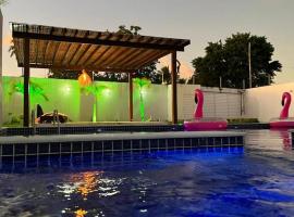 PF Lounge - Praia do Forte e Imbassaí 3km，位于普拉亚多的酒店