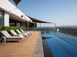 1128 Executive Studio, The Capital Triology