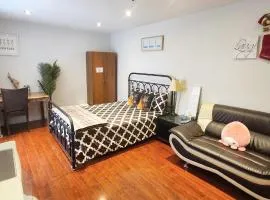 Mainfloor Spacious Room in Toronto