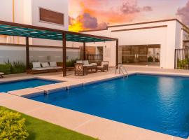 Casa Atardecer con Alberca en Privada, 5 min del Aeropuerto y Consulado Americano, hotel em Hermosillo