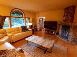 Cheerful 3 bedroom home nestled in the redwoods
