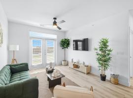 99 Modern 2B2B Near Stockyards, Resort Pool & Gym, 7M to Dickies Stadium, 15M to AT&T stadium, hotel em Fort Worth