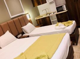 Résidence touristique marcadal、Bordj el Kiffanの駐車場付きホテル