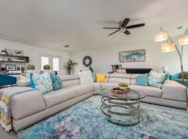 UF SUNSHINE HOUSE - Patio & BBQ - Chef Kitchen - EV Car Station - Upscale Neighborhood!