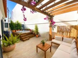 Cosy Cascais Retreat with private hot tub, hotel in Cascais