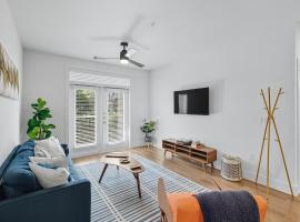 336 Chic 2B2B Near Stockyards, Resort Style Pool & Gym, Golf Simulator, 7M to Dickies Stadium, 15M to AT&T stadium, hotel em Fort Worth