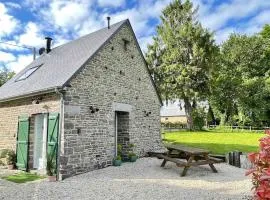 Maison en pierre à la campagne près de Champrepus
