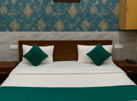 Hotel Premium Rk madhav Residency - Near Prem mandir - Chaar Dham - Centrally Located- Bus And Car Parking Available, pet-friendly hotel in Vrindāvan