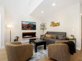 Rams Roost with Rooftop Hot Tub, Patio and Family Fun
