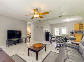 Fenced-In Yard! Home 3 Mi to Hard Rock Stadium, hotel a Miramar