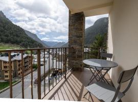 Barthe Holidays I Apartamento Moderno en Arinsal 4PAX a pie de pistas I Balc&oacute;n con vistas impresionantes al valle y parking I Guineu，阿林薩爾的住宿