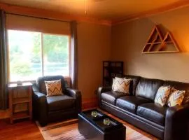 Riverside Cottage a charming , comfy home with stunning river views