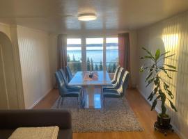 Nice Family Friendly apartment 2 bed Rooms with sea view located in Nordstrand for 5 guests with a garden and grill with sea view just beside the apartment, hotel de playa en Oslo
